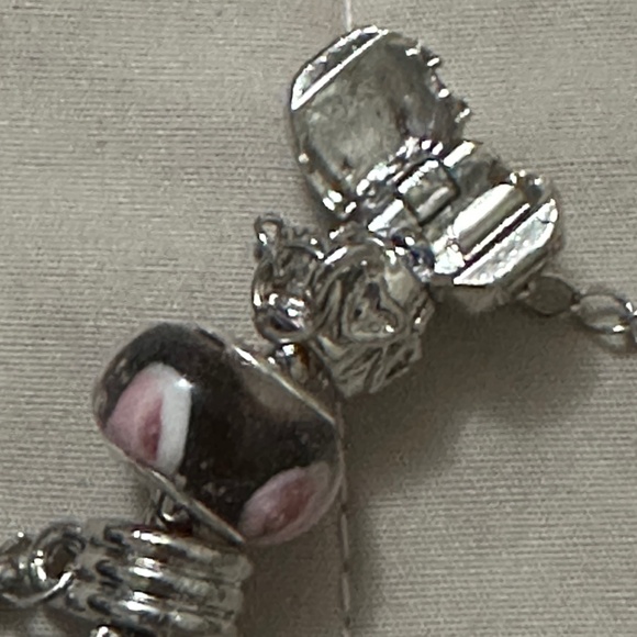 Handmade- NWOT –925 silver plated charm bracelet. Black/pnk beads variety charms - Picture 12 of 14